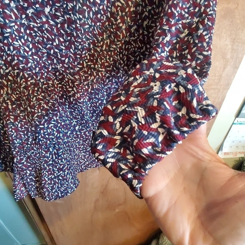 Tory Burch tunic blouse top. Red agate confetti. Sz 8 silk blend